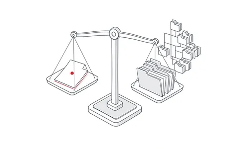 Isometrische Illustration einer Waage, die ein einzelnes Dokument mit einer komplexen Ordnerstruktur vergleicht